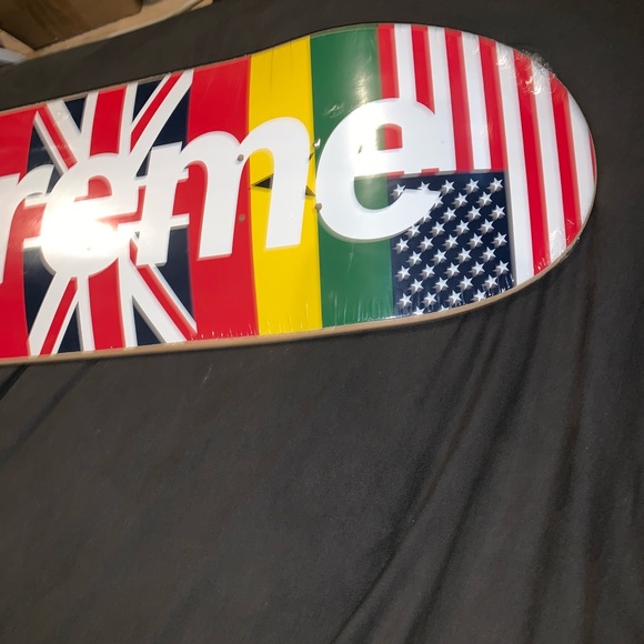 Supreme Flag skateboard - Picture 6 of 7